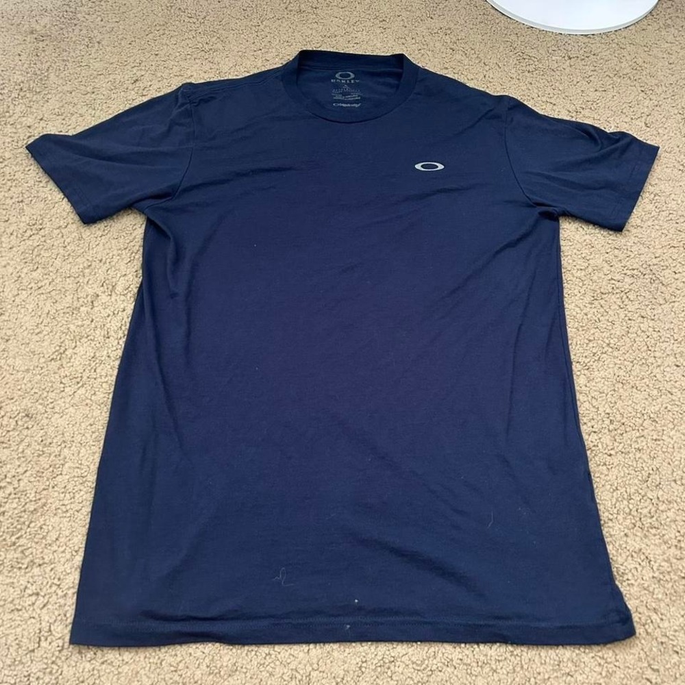 Vintage Oakley navy blue t-shirt Size M
